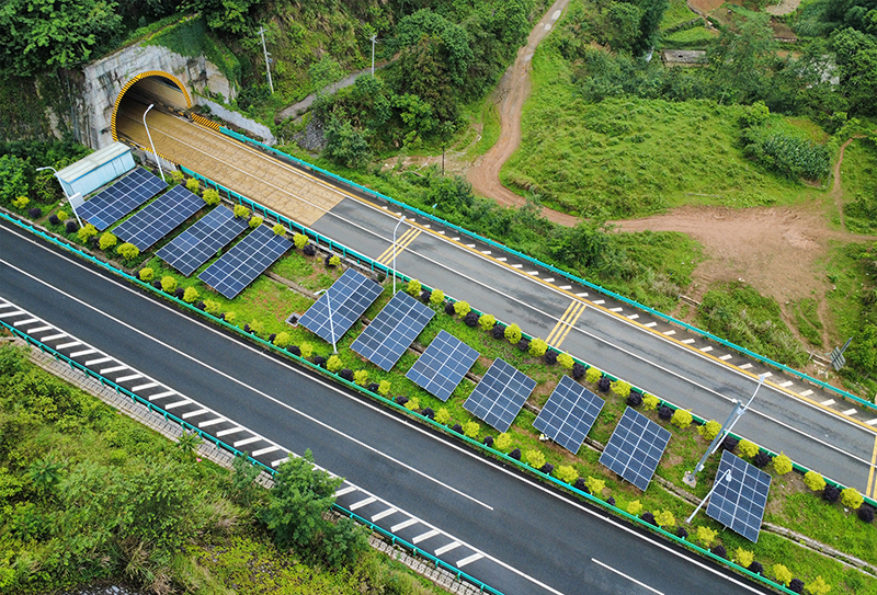 龍邦至靖西高速公路蕾廣隧道分布式光伏電站.jpg 龍邦至靖西高速公路蕾廣隧道分布式光伏電站.jpg