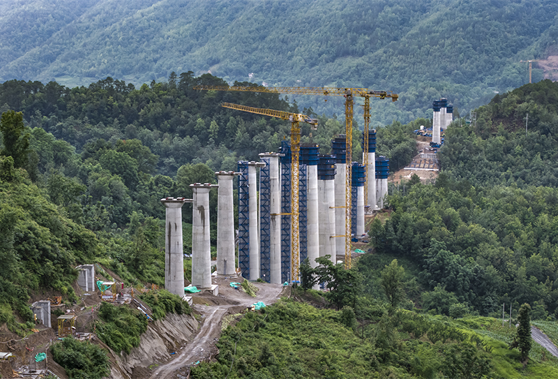 黃百鐵路羊架河大橋(廣西交通投資集團供圖).jpg 黃百鐵路羊架河大橋(廣西交通投資集團供圖).jpg